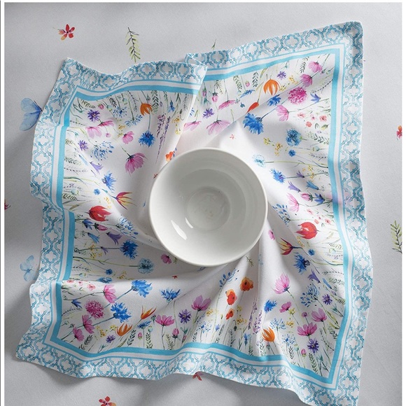 Maison d' Hermine Flower in The Field 4 Napkins - Picture 2 of 7